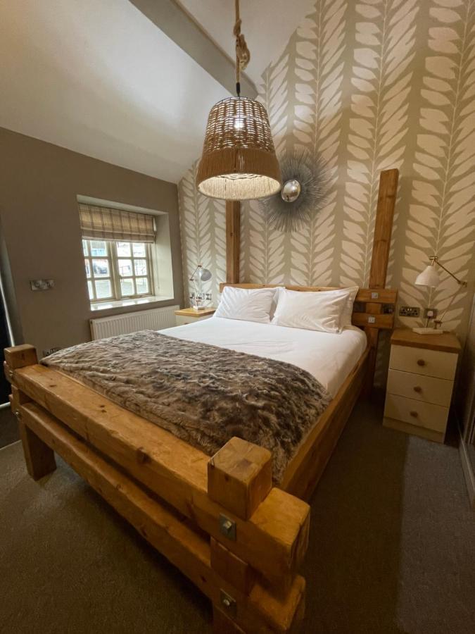 The Wheatsheaf Inn Onneley Экстерьер фото